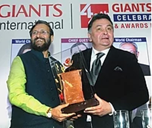 getting award from Prakash Jadvekar